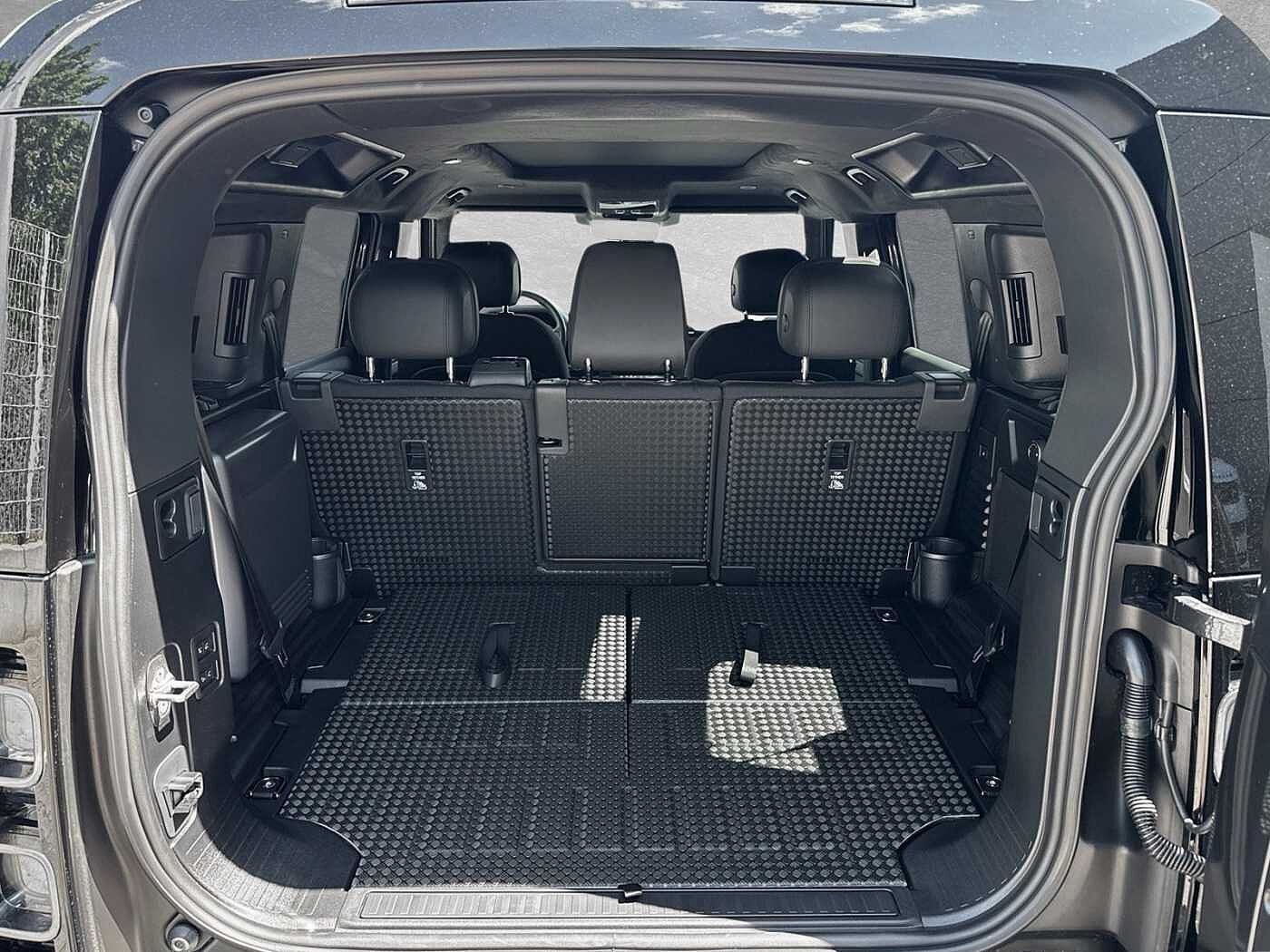 Land Rover Defender 110