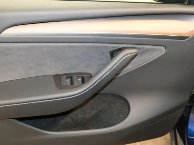 Tesla Model Y AWD Performance