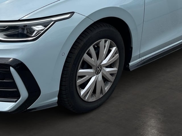 Volkswagen Golf 1.5 eTSI DSG Golf VIII R-Line