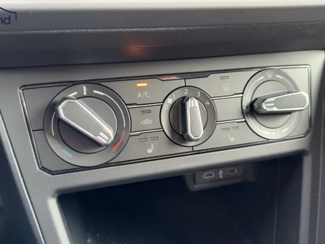 Volkswagen Polo VI 1,0 TSI Base LED KLIMA PDC