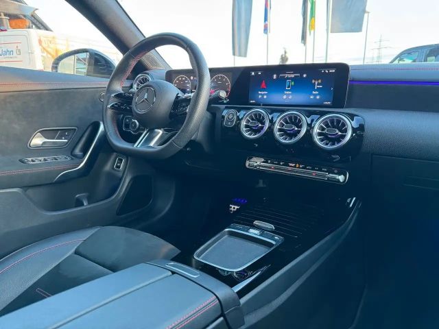 Mercedes-Benz CLA 200 AMG Line