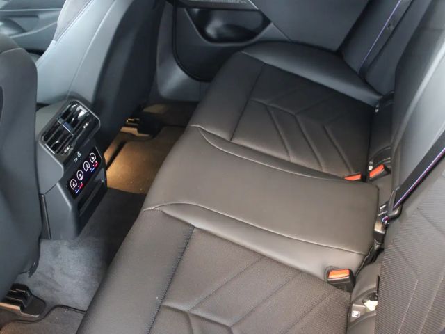 BMW 520 520d M-Sport Sedan