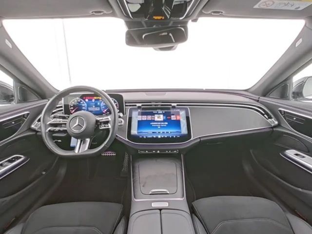 Mercedes-Benz E 200 AMG Line Sedan