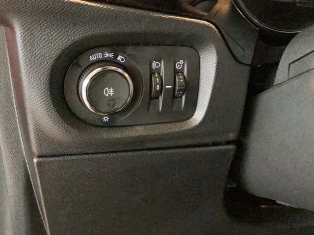 Opel Corsa YES Apple CarPlay Android Auto SHZ LenkradHZG PDC