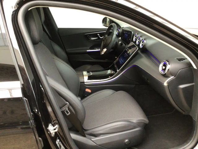 Mercedes-Benz C 200 AVANTGARDE Sedan