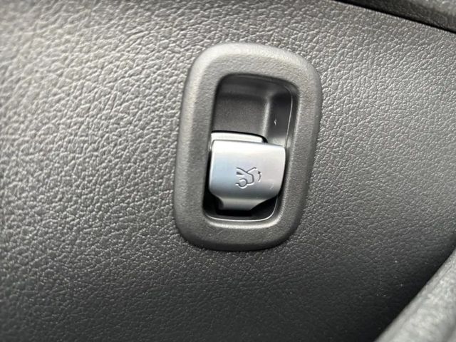 Mercedes-Benz C 180 AVANTGARDE Sedan