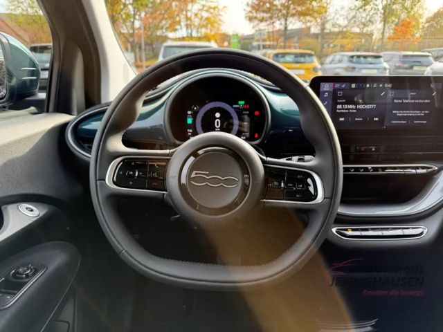 Fiat 500e +Rückfahrkam+PDC+CarPlay+Sitzheizung