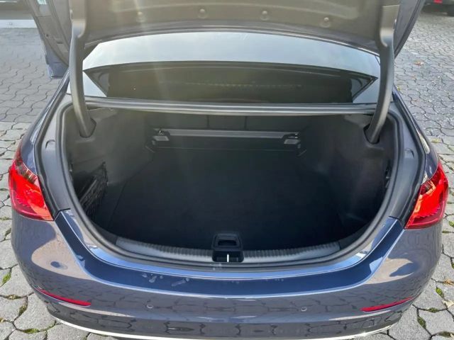 Mercedes-Benz C 180 AVANTGARDE Sedan