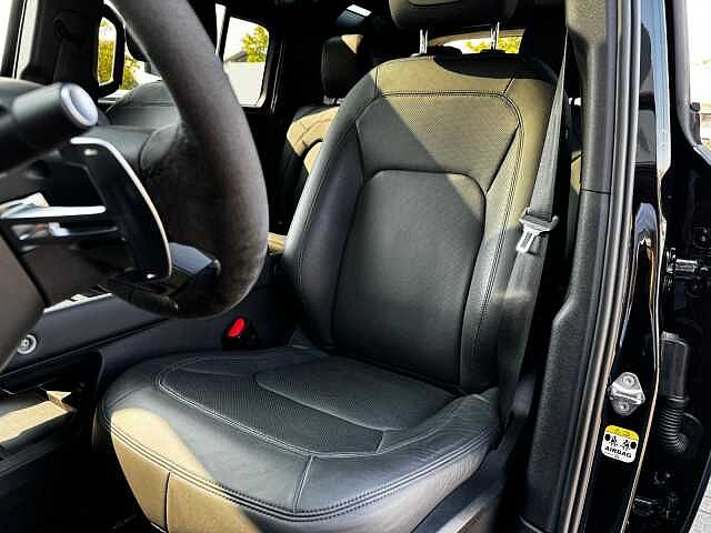 Land Rover Defender 110