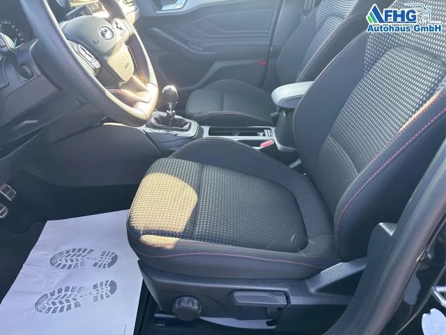 Ford Focus EcoBoost ST Line Style Wagon