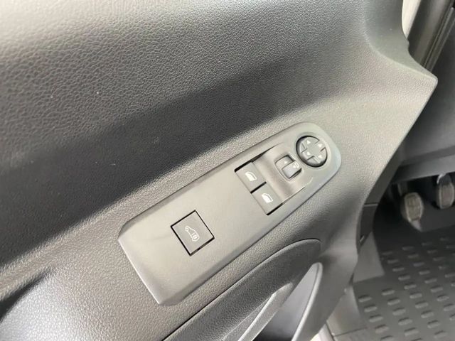 Opel Combo COMBO Cargo DOKA XL 1,5 101PS 6G Schalter 5 Sitze