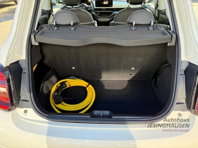 Fiat 500e +Klimaaut.+Tempomat+Spurhalte.+Schildererkennung