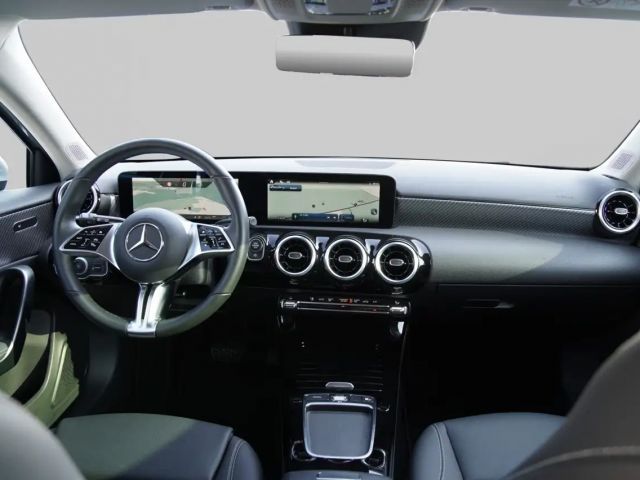 Mercedes-Benz A 180 Hatchback Progressive