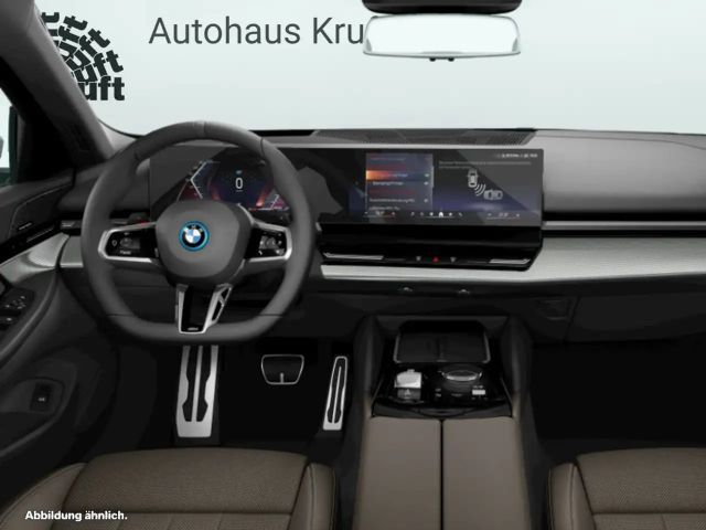 BMW 530 530e M-Sport Sedan