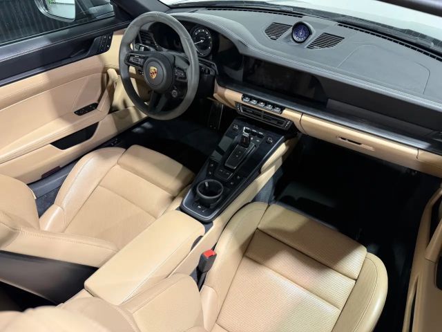 Porsche 911 4 Cabrio GTS Targa