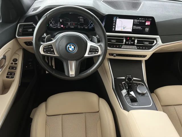 BMW 320 320e M-Sport Touring xDrive