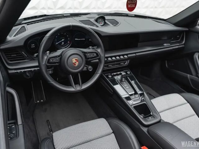 Porsche 992 4 Cabrio GTS Targa
