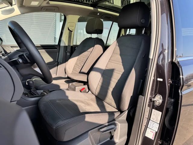 Volkswagen Touran 1.5 TSI DSG IQ.Drive R-Line