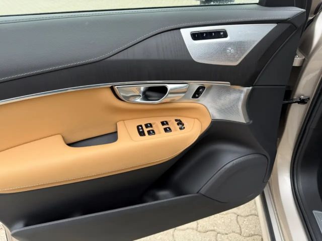 Volvo XC90 AWD Dark Recharge Ultimate