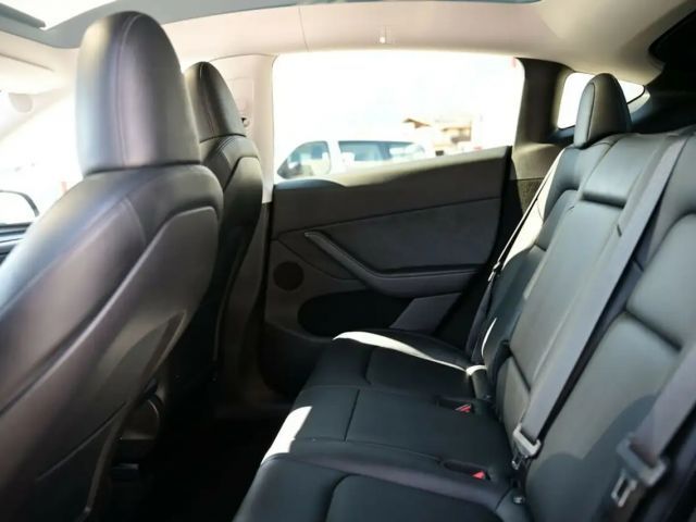 Tesla Model Y AWD Performance