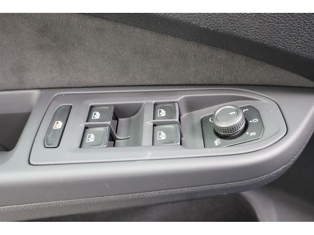 Volkswagen Golf 2.0 TDI DSG Golf VIII R-Line