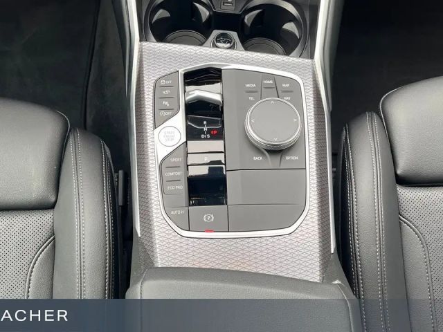 BMW 320 320i M-Sport Sedan xDrive