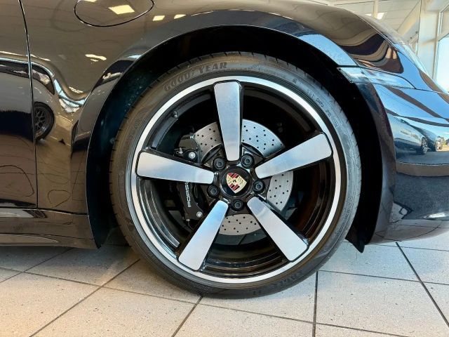 Porsche 992 4S Cabrio Targa