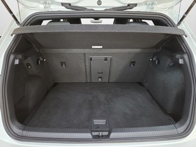 Volkswagen Golf 1.5 eTSI DSG R-Line