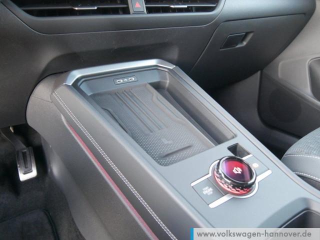 Volkswagen T-Roc 1.5 eTSI DSG IQ.Drive R-Line