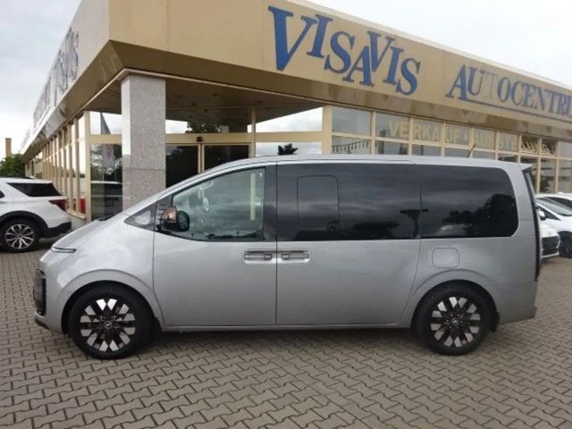 Hyundai Staria Signature