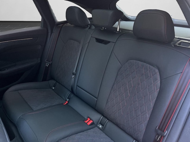 Audi A6 Avant Quattro S-Tronic