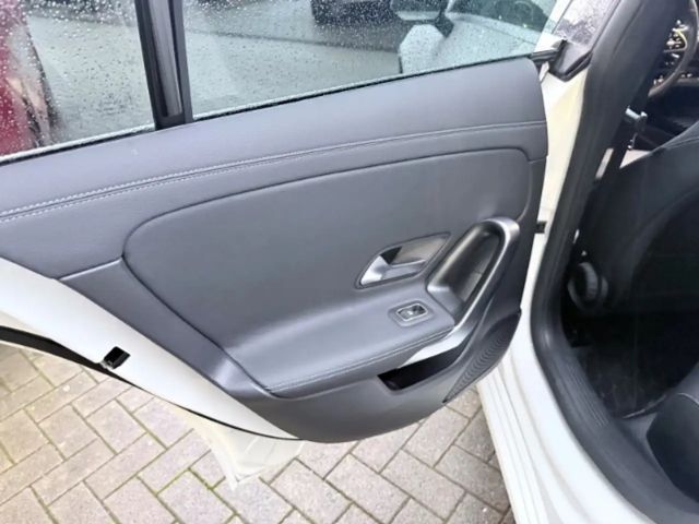 Mercedes-Benz CLA 200 AHK-el. klappb. Navi Digitales Cockpit LED El. Hec