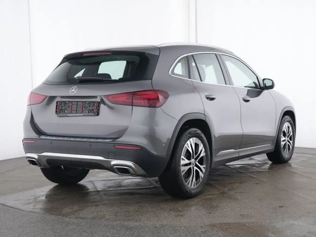Mercedes-Benz GLA 200 Progressive
