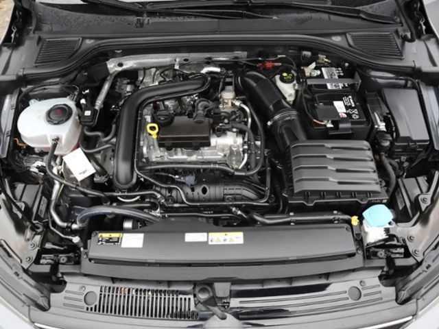 Volkswagen Golf 1.0 TSI Life Variant