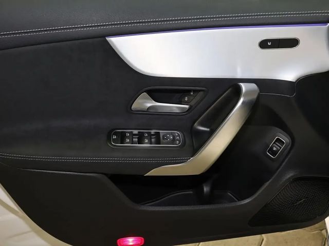 Mercedes-Benz CLA 200 AMG Line Coupé