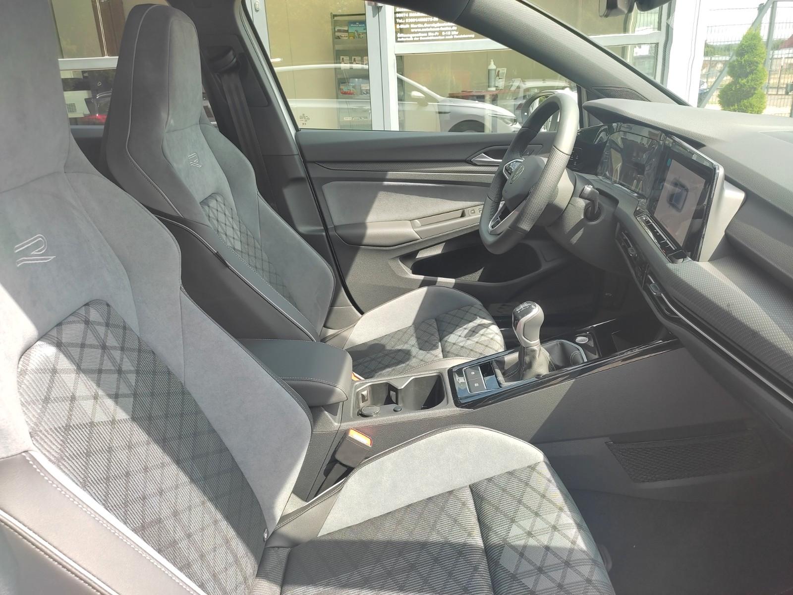 Volkswagen Golf 1.5 TSI R-Line Variant