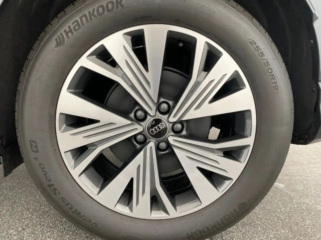 Audi Q4 e-tron Audi Q4 45 e-tron