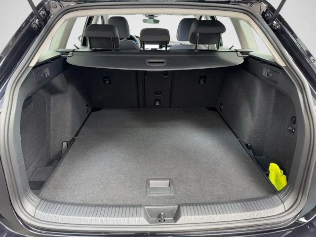 Volkswagen Golf 1.5 TSI DSG Life Variant