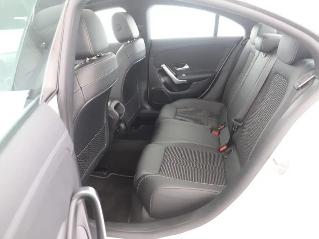 Mercedes-Benz CLA 180 Coupé Progressive