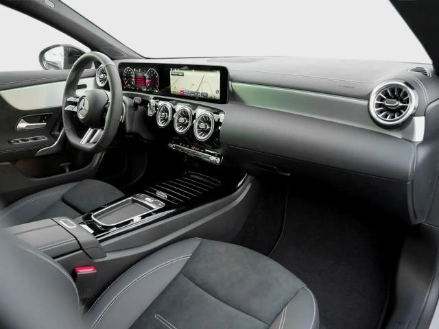 Mercedes-Benz CLA 180 AMG Line Coupé