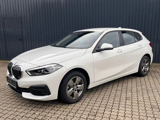 BMW 118 118i 5-deurs Sedan