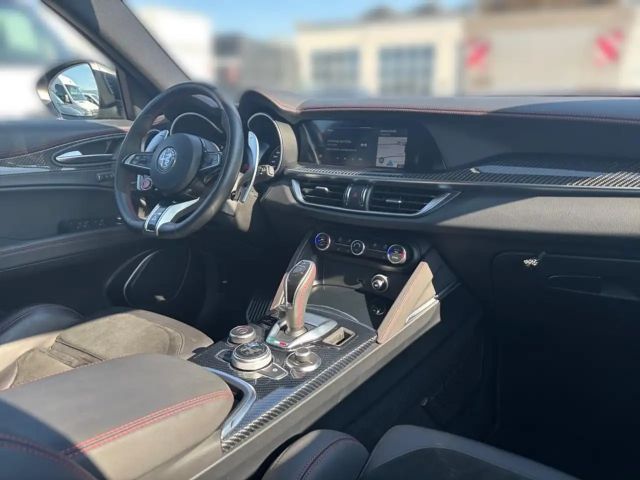 Alfa Romeo Stelvio Q4 Quadrifoglio Turbo