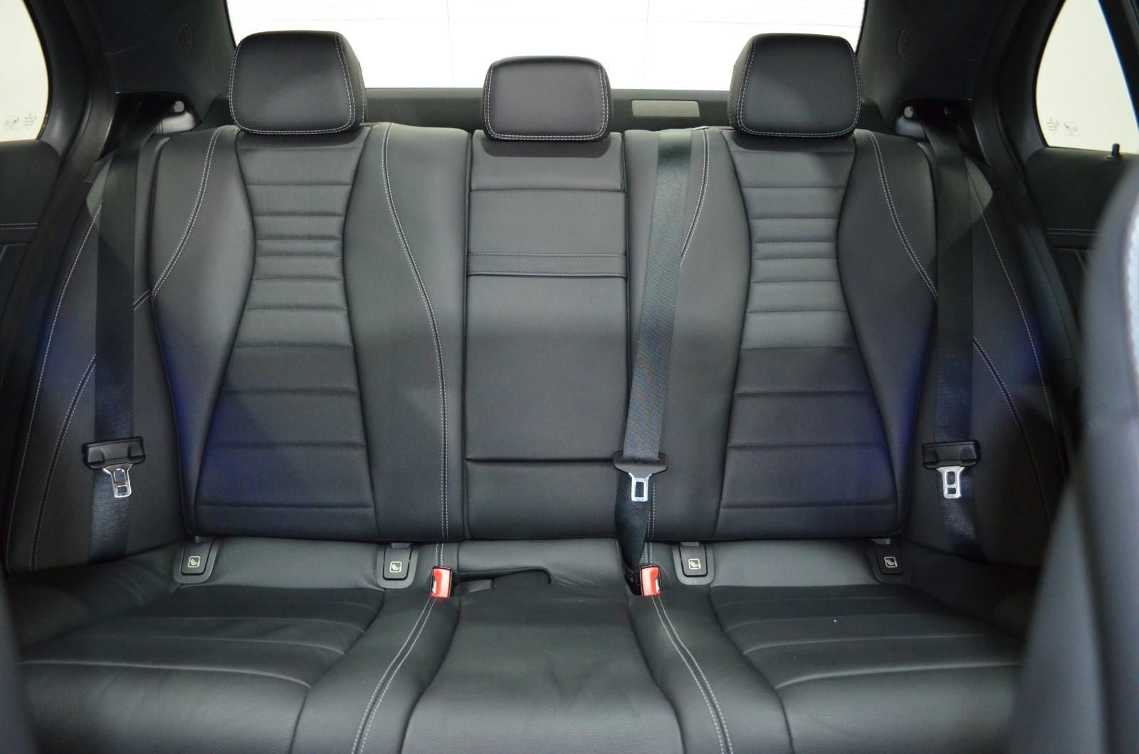 Mercedes-Benz E 300 4MATIC E 300 de Sedan