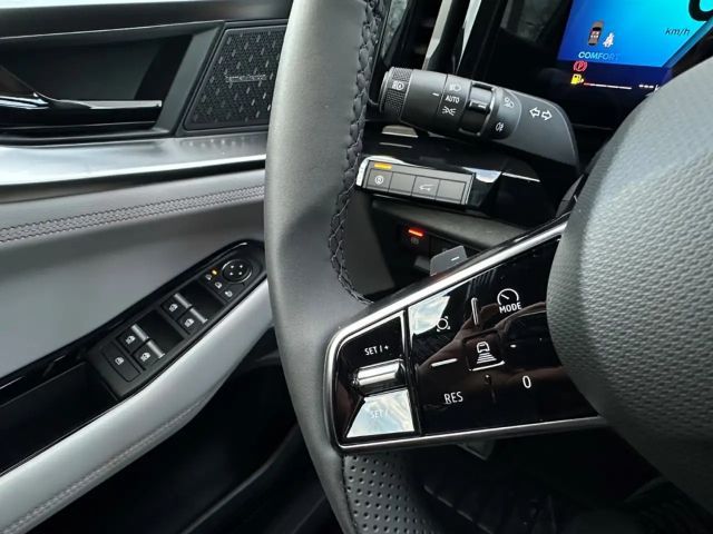 Renault Espace E-Tech Hybrid Iconic