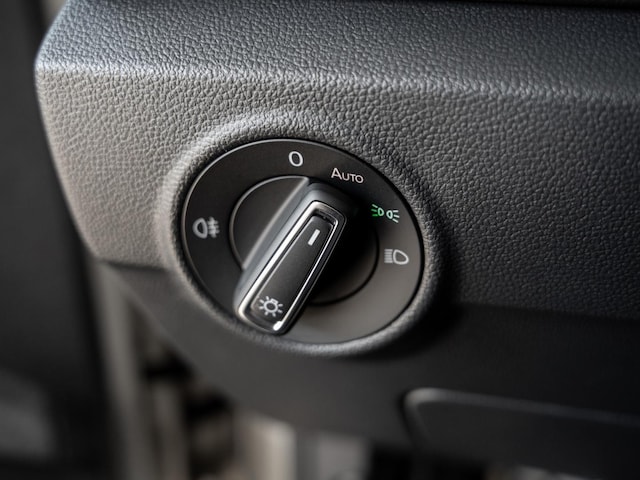 Volkswagen T-Roc 1.0 l TSI ACC FLA KlimaA Navi SHZ LM