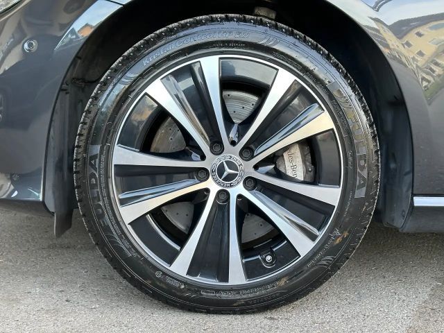 Mercedes-Benz E 300 AVANTGARDE E 300 de