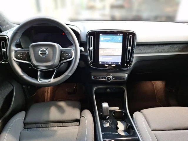 Volvo XC40 Core Recharge