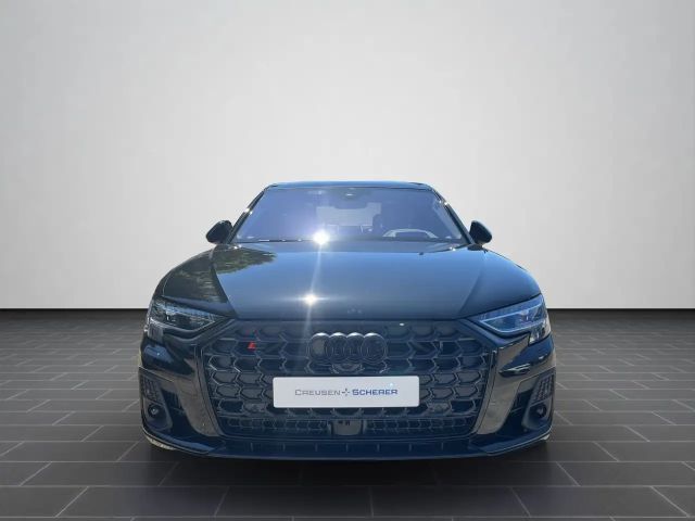 Audi S8 .