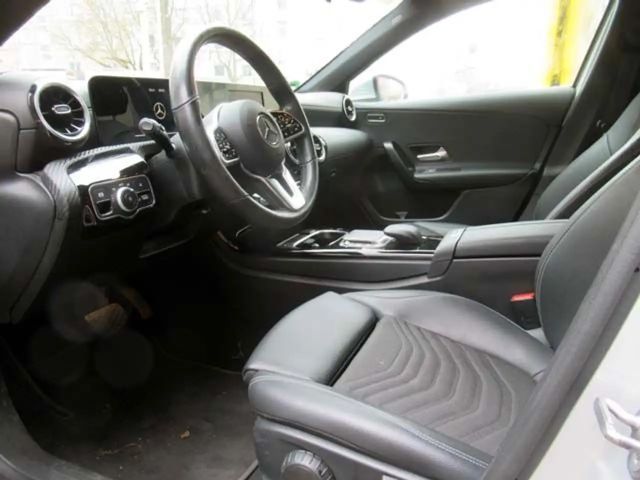 Mercedes-Benz A 200 A200 7G-DCT Navi/AHK/SHZ/RFK/LED