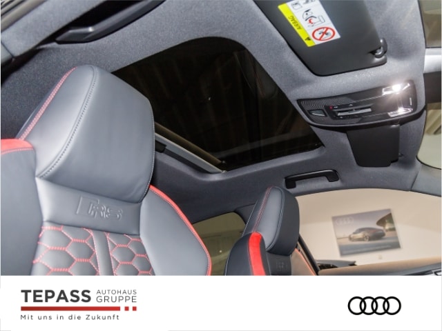 Audi RS3 Quattro S-Tronic Sedan